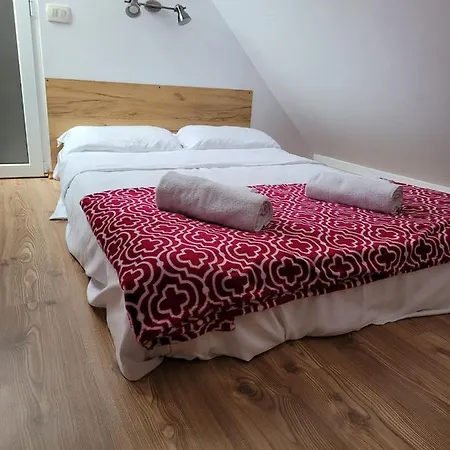Kronhome Pop Apartment