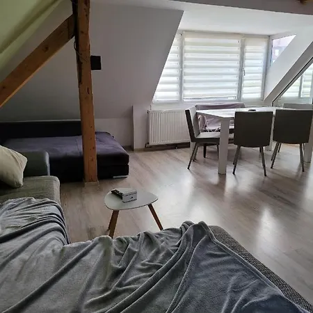 Kronhome Pop Apartment *